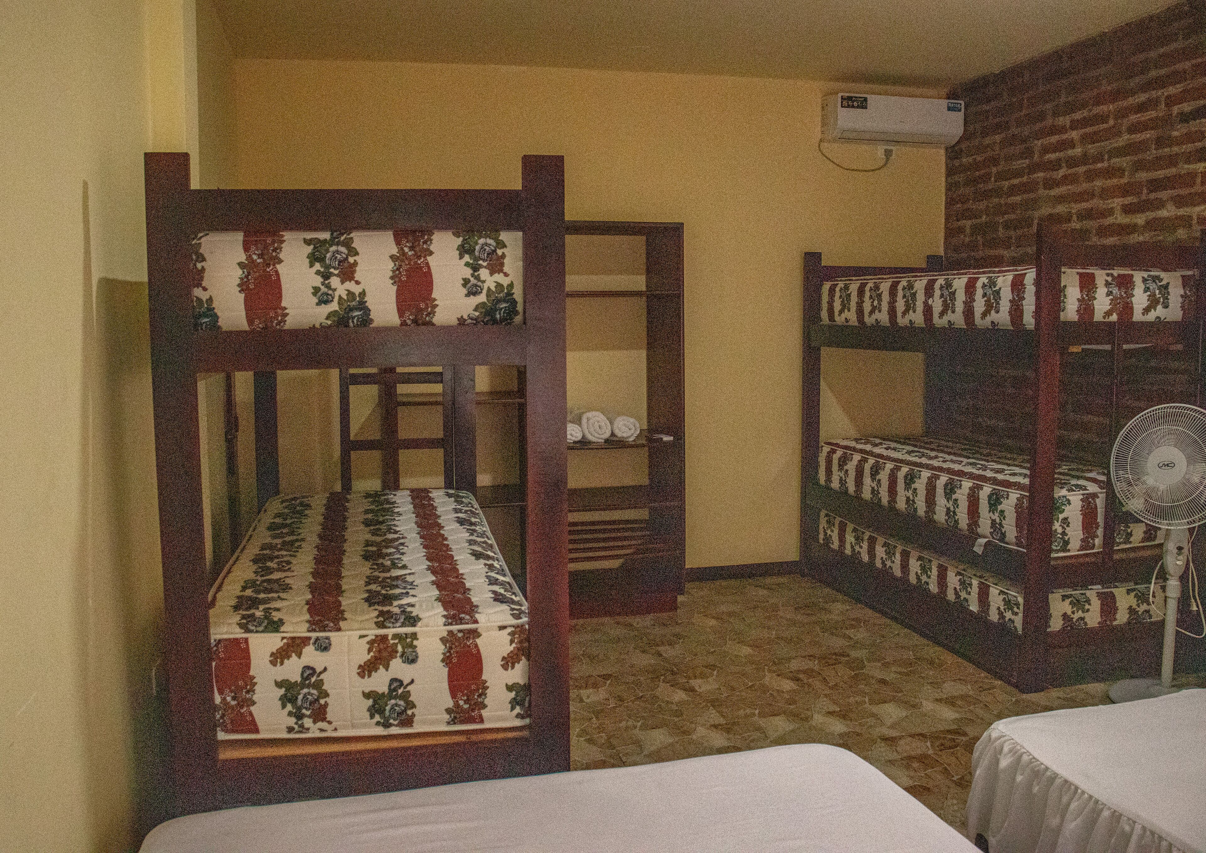 家庭四人房 | 免费 WiFi、床单