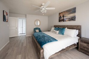 3 bedrooms, desk, iron/ironing board, travel crib