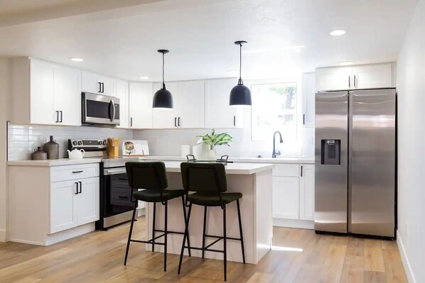Private kitchen - Home Basement Apartment in Provo with easy access to BYU and UVU (Provo)