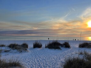 Plage à proximité, chaise longue