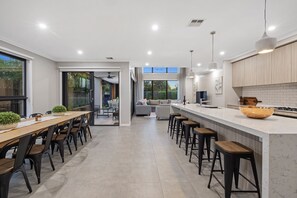 Interior - Villa Alessandro – Mornington Peninsula Luxury Accommodation (Tootgarook)