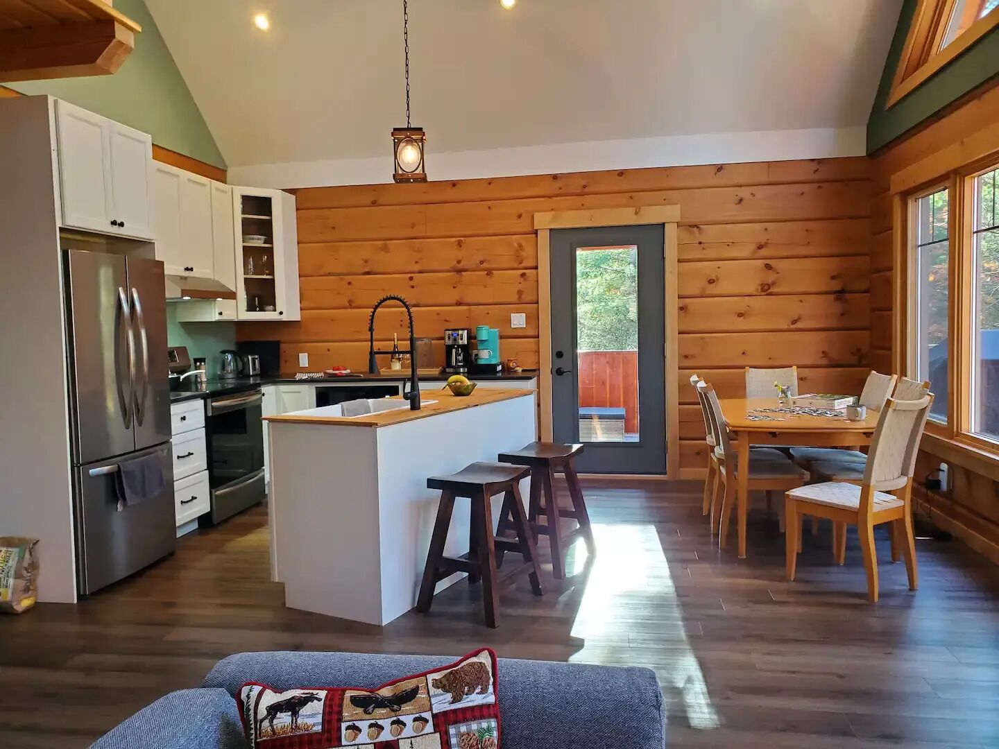 Rideau Lakes Log Cabin