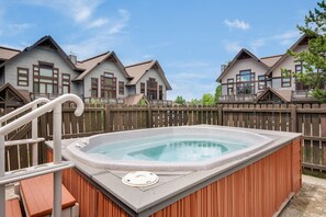 Tina de hidromasaje al aire libre