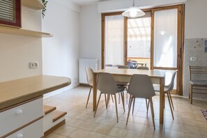 Dining - S305 - Sirolo, delightful apartment with porch (Sirolo)