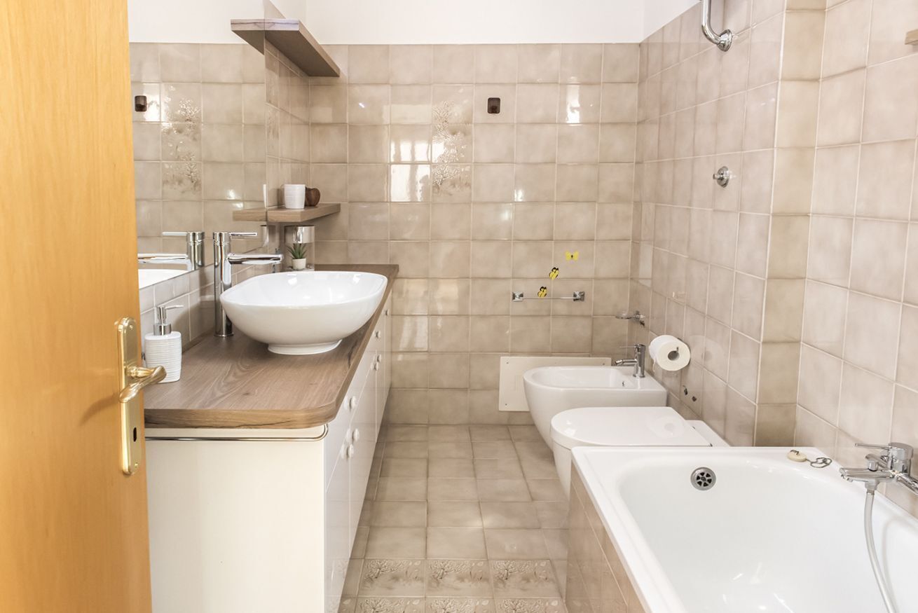 Bañera, bidet, toallas
