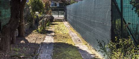 المنطقة المحيطة بالمنشأة