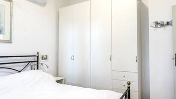 2 bedrooms, bed sheets