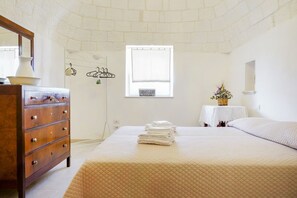 3 habitaciones, tabla de planchar con plancha, wifi y ropa de cama 