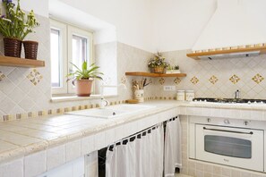 Oven, stovetop, dishwasher, coffee/tea maker