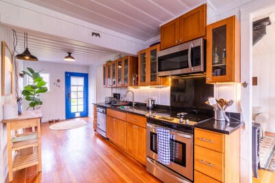 Beach Cottage Near the Coastal Trail and the Ritz
