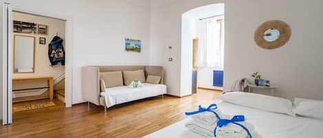 2 bedrooms, iron/ironing board, Internet, bed sheets