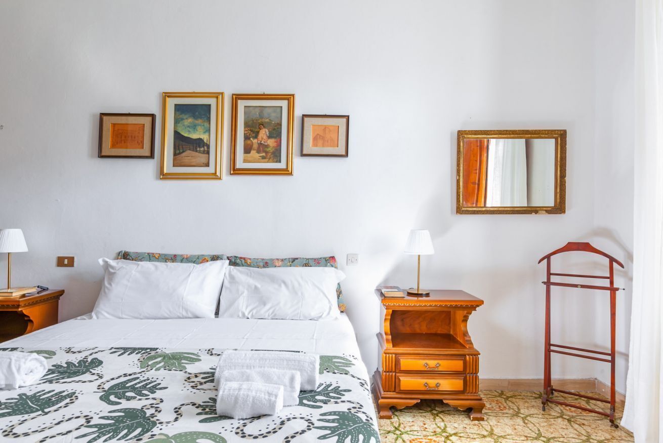 2 bedrooms, desk, iron/ironing board, Internet