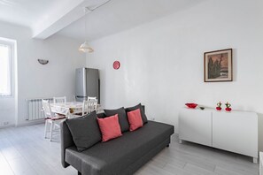 TV - GuestHost - Florence Quiet & Modern Apartment x5 (Firenze)