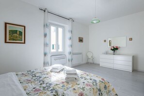 1 camera, ferro/asse da stiro, Wi-Fi, lenzuola