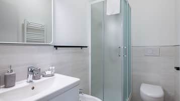 Dusche, Haartrockner, Bidet