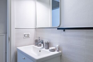 Een douche, een haardroger, een bidet
