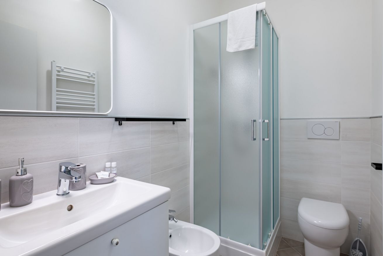 Dusche, Haartrockner, Bidet