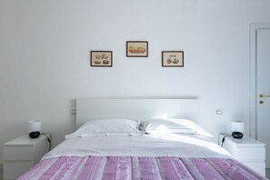 1 slaapkamer, een strijkplank/strijkijzer, wifi, beddengoed