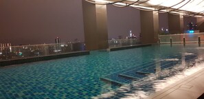 2 piscines couvertes