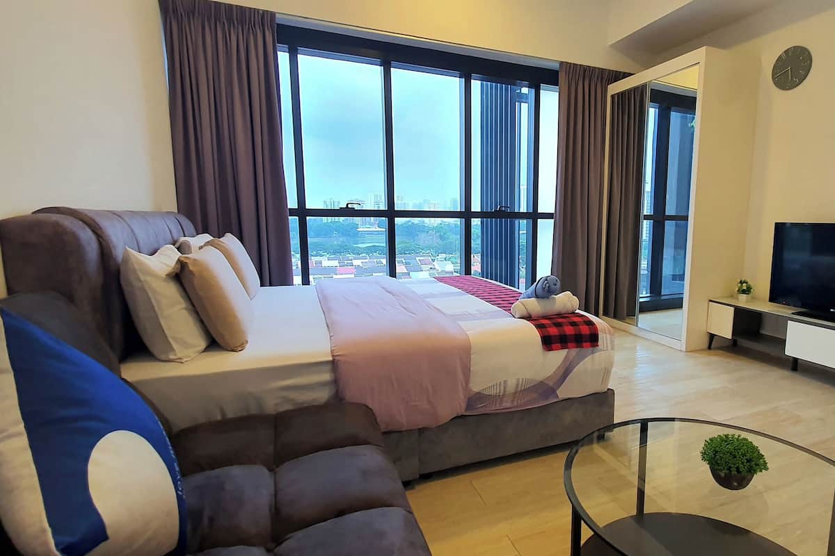 Signature Studio, City View, Lakeside