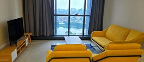 Luxury Apartment, Lake View, Lakeside | Living area | 42-inch Smart TV with digital channels, Netflix, streaming services - M City Ampang (Kuala Lumpur)
