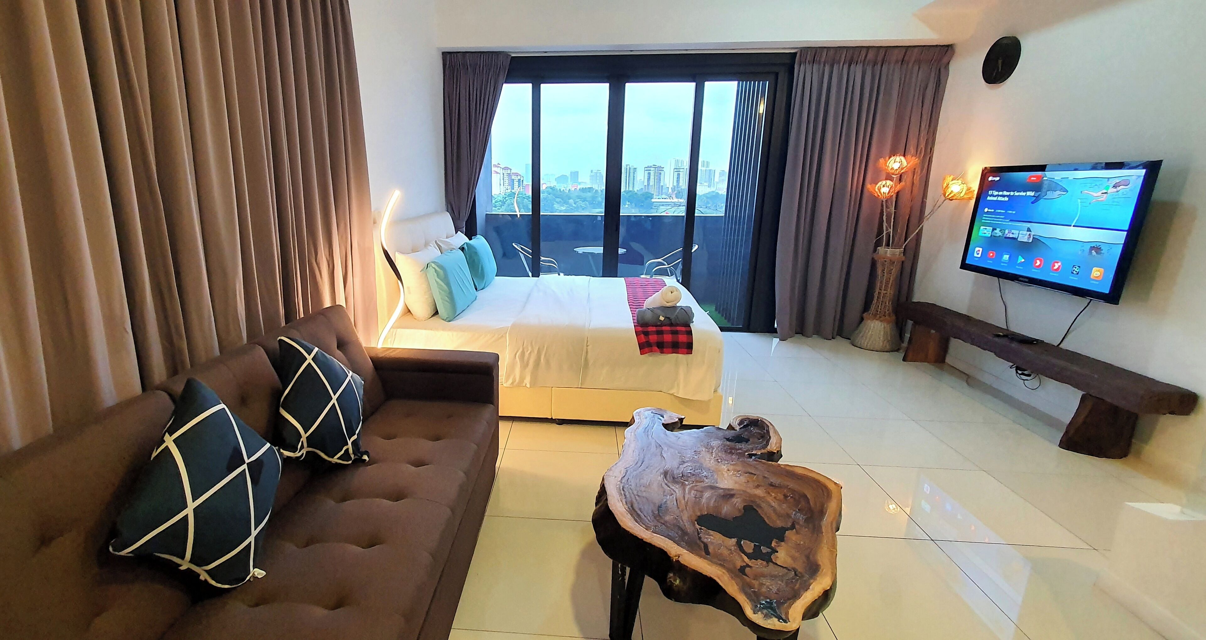 Premium Studio Suite, Non Smoking, Balcony | Premium bedding, individually decorated, individually furnished, desk