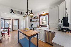 Fridge, microwave, oven, stovetop - Bright, Spacious & Inviting Como Oasis ~ Backyard! (Minneapolis)