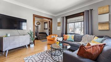 Smart TV, books, stereo