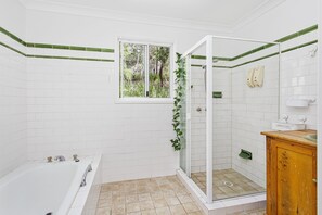 Hair dryer, towels, soap, shampoo - Cosy cottage with fireplace and spectacular views - Kangaroo Valley (kangaroo valley)