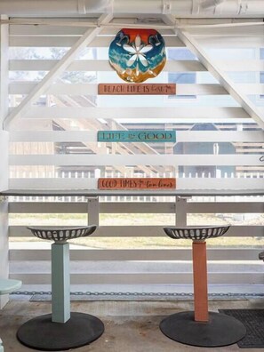 Interior - 3min Walk to Beach! Hot tub, Yard & Near Shops (Kill Devil Hills)