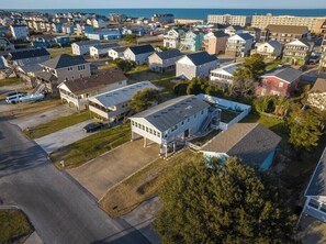 Exterior - 3min Walk to Beach! Hot tub, Yard & Near Shops (Kill Devil Hills)