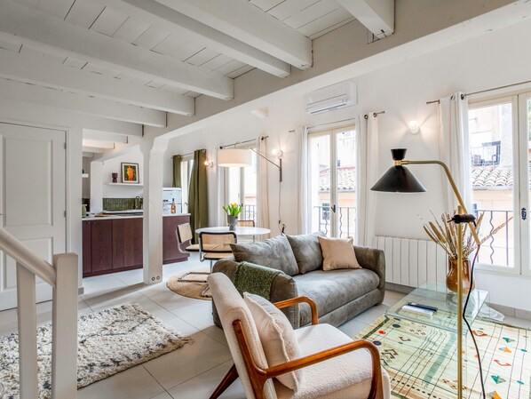 Télévision, chaîne hi-fi