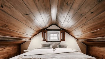 8 bedrooms, free WiFi, bed sheets