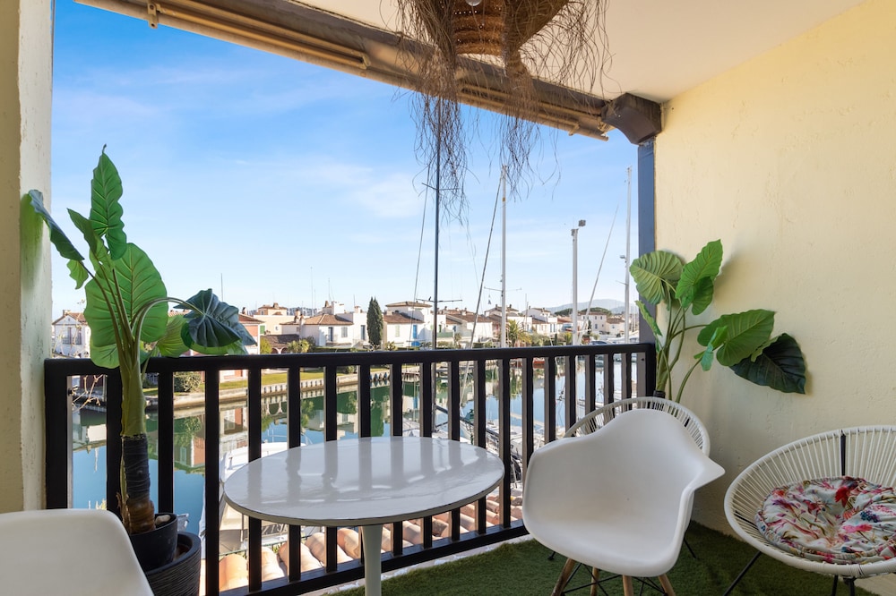 Charmant studio sur les canaux à Port-Grimaud - Welkeys