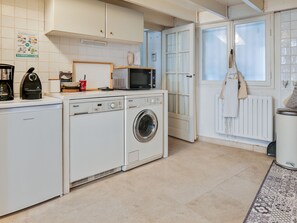 Réfrigérateur, micro-ondes, four, lave-vaisselle