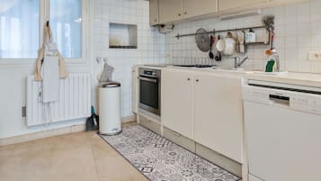 Réfrigérateur, micro-ondes, four, lave-vaisselle