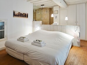 2 chambres, fer et planche à repasser, Wi-Fi, draps fournis