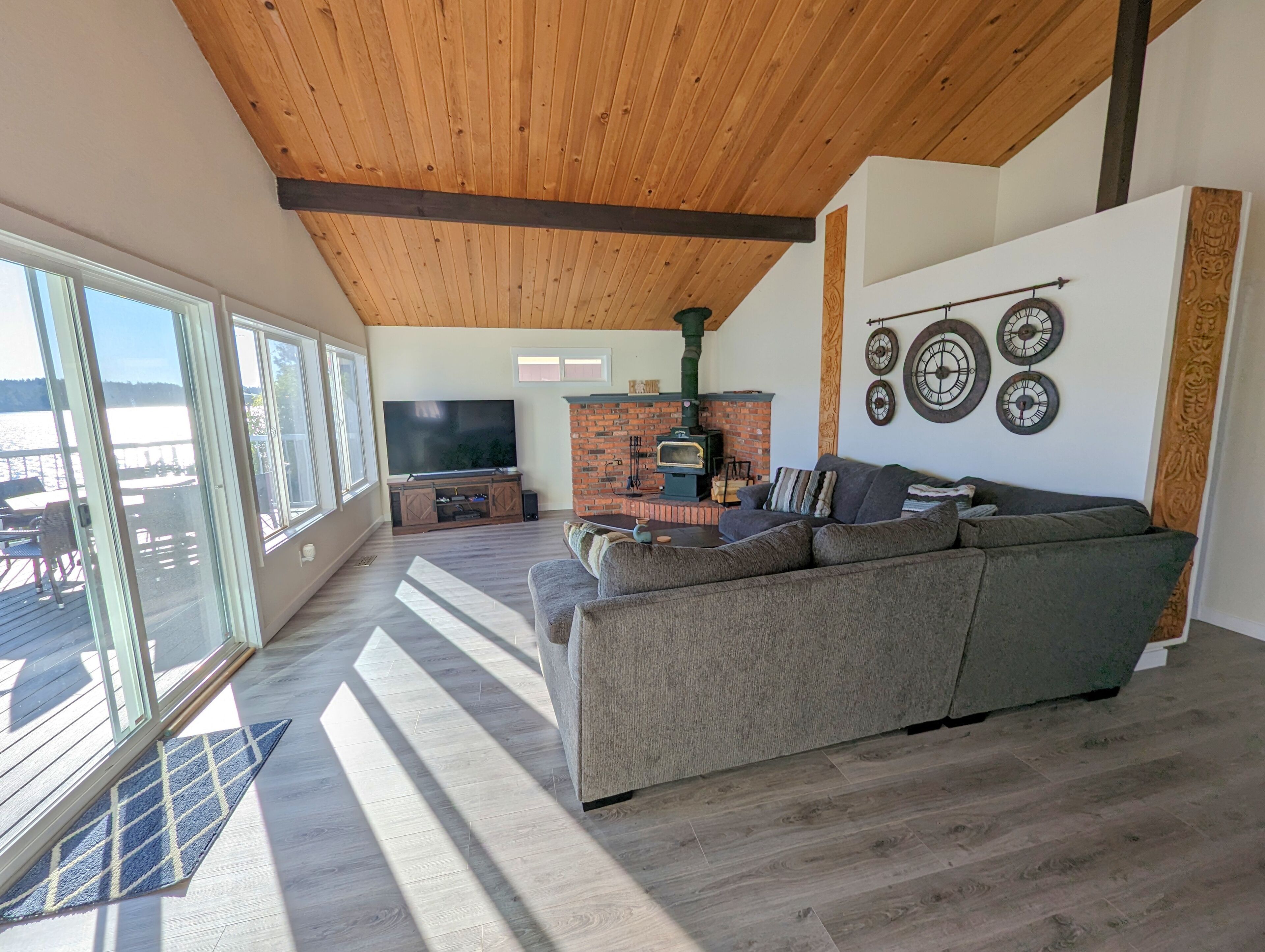 Waterfront Villa w/ private beach