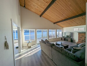 Smart TV, fireplace, video games, computer monitors - Waterfront Villa with Private Beach, Hot tub, EV & WFH (Shelton)