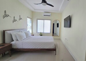 2 bedrooms, iron/ironing board, WiFi, bed sheets - Casa Amarilla: Solar-Powered Luxury Villa (Ocho Rios)