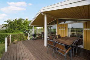 Outdoor dining - Beautiful sunsets 100 meters from the beach (Brenderup)