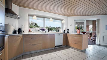 Réfrigérateur, four, plaque de cuisson, lave-vaisselle