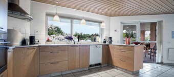 Home for the family in quiet surroundings