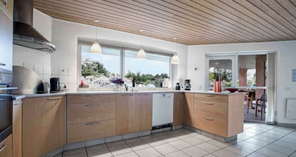 Home for the family in quiet surroundings