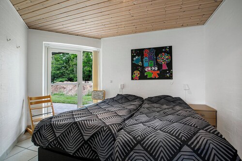 Home for the family in quiet surroundings