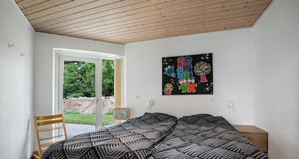 Home for the family in quiet surroundings