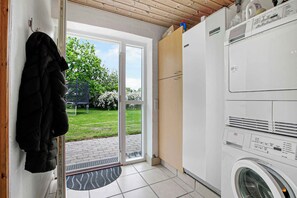 Interior - Home for the family in quiet surroundings (Hadsund)