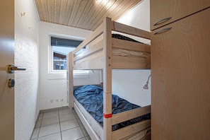 4 bedrooms, iron/ironing board, free WiFi - Home for the family in quiet surroundings (Hadsund)