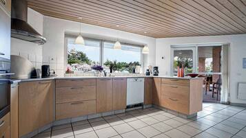 Réfrigérateur, four, plaque de cuisson, lave-vaisselle