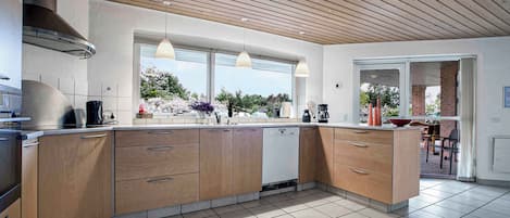 Réfrigérateur, four, plaque de cuisson, lave-vaisselle